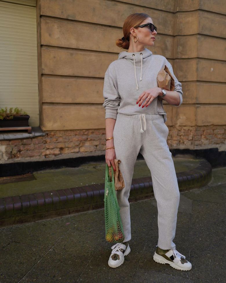 Універсальний сірий — базові кольори в гардеробі 2021