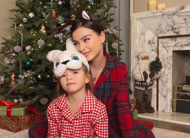 Елена Темникова с дочерью Сашей