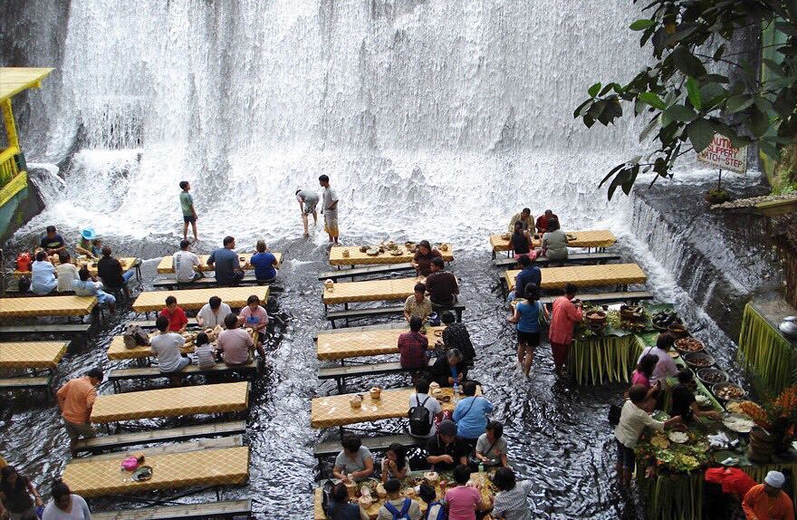10 самых оригинальных ресторанов мира: Labassin Waterfall Restaurant. Сан-Пабло, Филиппины