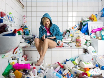 "#365 Unpacked": художник показал, как выглядит быт, если не выкидывать мусор 4 года