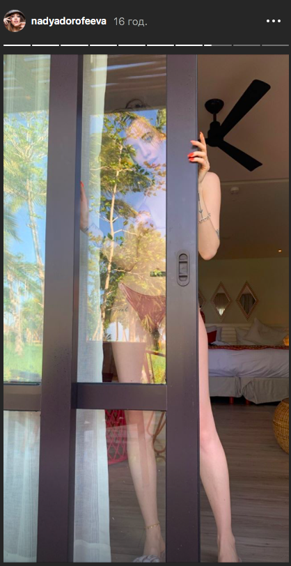 Надя Дорофеева в купальнике