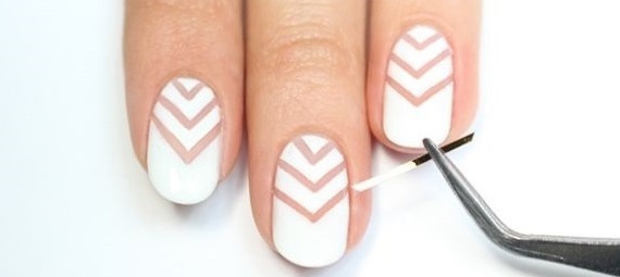 Тренд сезона: нейл-арт с незаполненным пространством