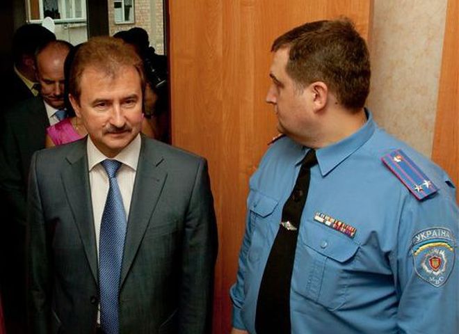 Олександр Попов з міліціонером