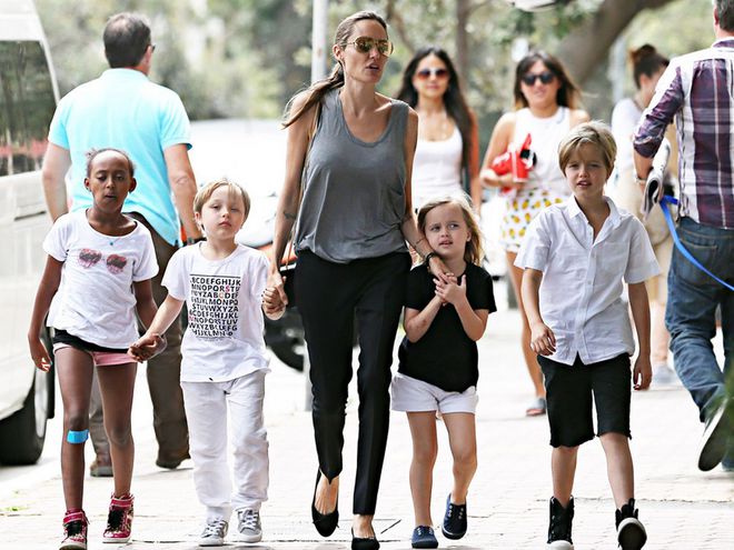 Сім'я питт джоли і діти COVER