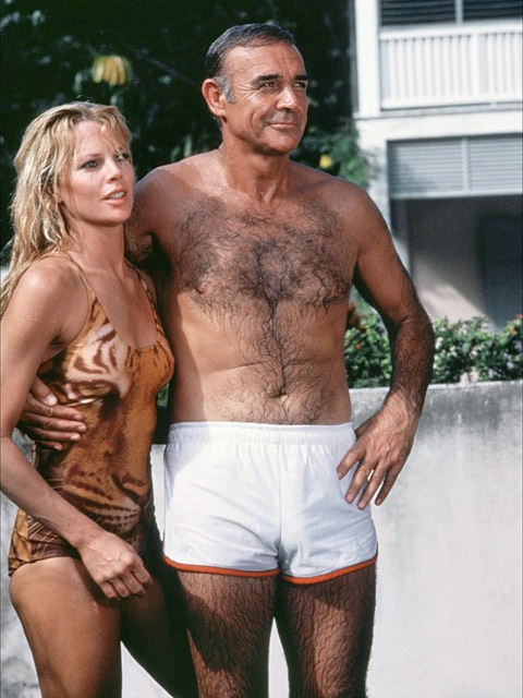 Кім Бесінджер у фільмі «Ніколи не говори ніколи»