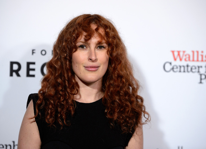 Старша дочка Демі Мур заявила, що досі спить із мамою та приймає ванну із сестрами