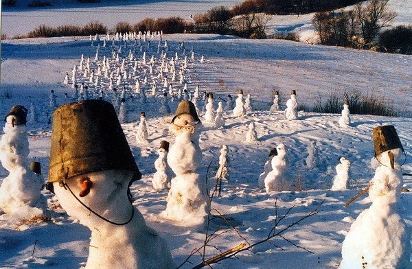 Армия снеговиков наступает