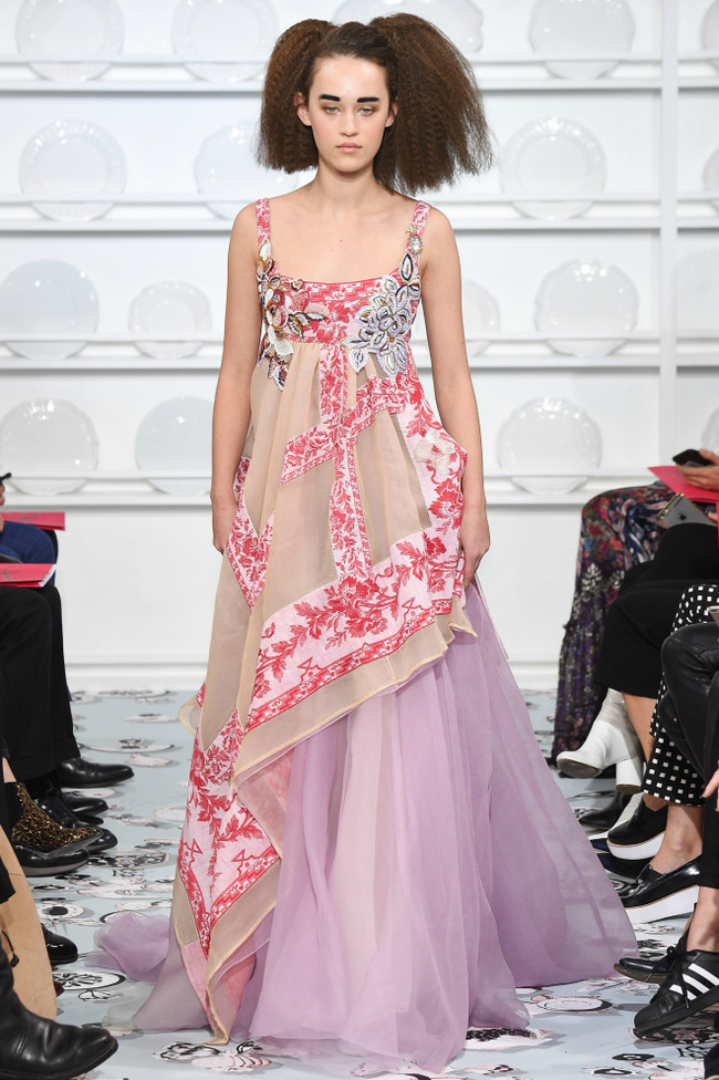 Вышивка крестом в высокой моде