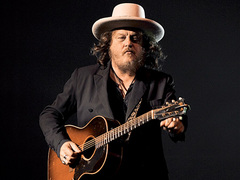 Zucchero в Киеве попросил массаж, машину кофе и килограммы льда (фото, видео)