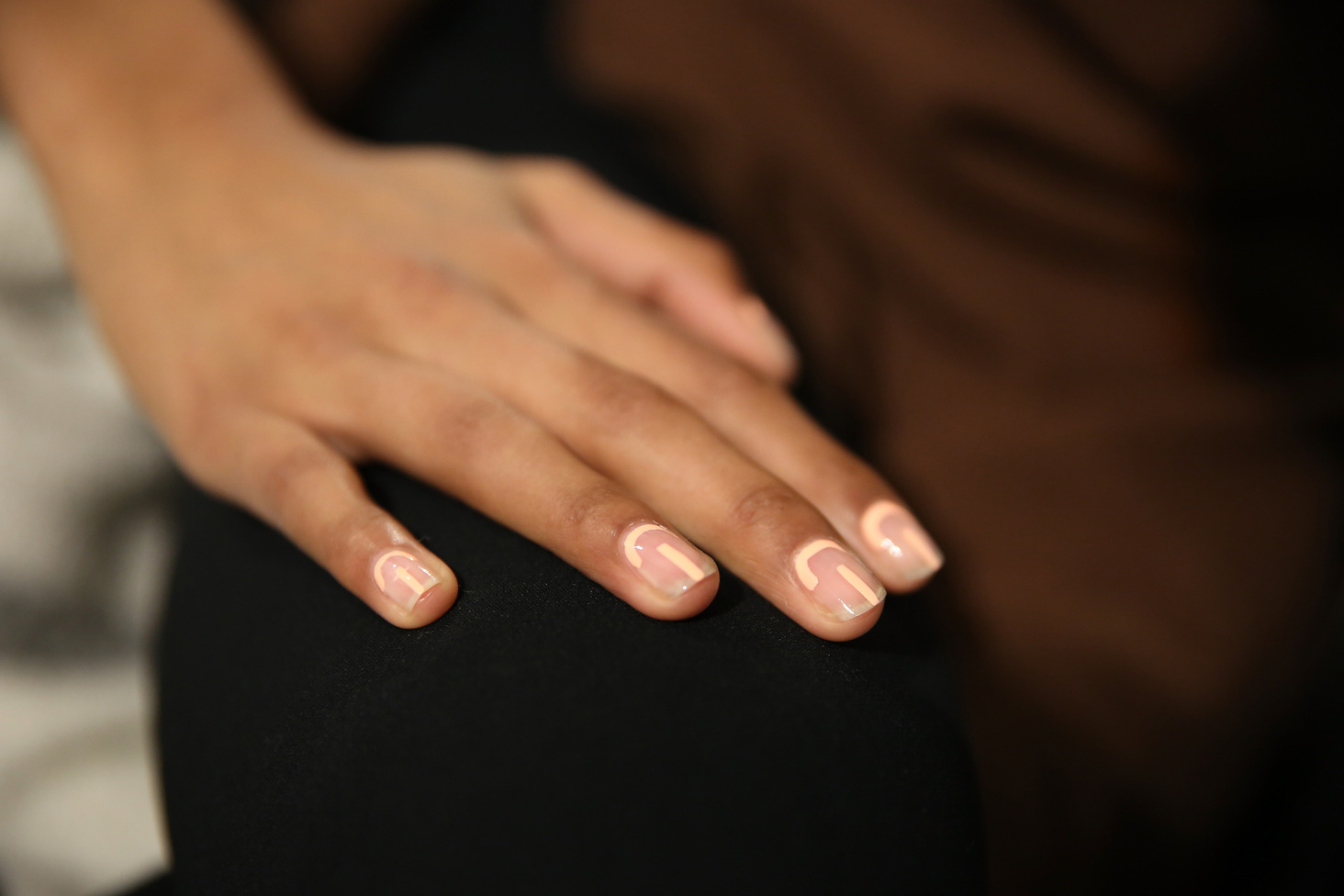 8-бьюти-приемов, которые нравятся мужчинам: нежный маникюр