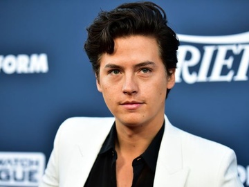 Зірка «Рівердейла» Коул Спроус вперше зізнався, чому його матір позбавили батьківських прав