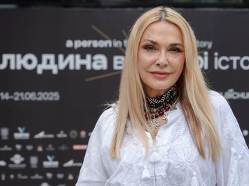 Ольга Сумська згадала, як прийшла на випускний у весільній сукні сестри