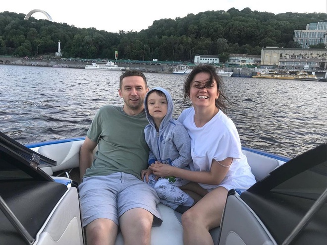 «Моїм стосункам 23 роки»: Оля Цибульська показала себе та чоловіка в молодості