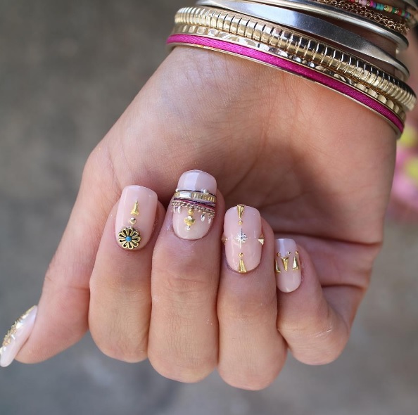Маникюр на длинные ногти: 4 стильных варианта nail art
