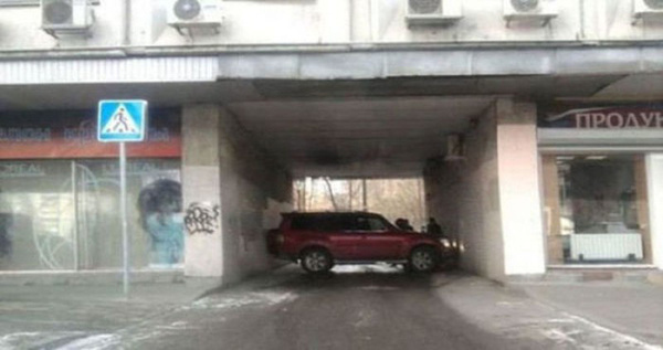 Когда за рулём блондинка