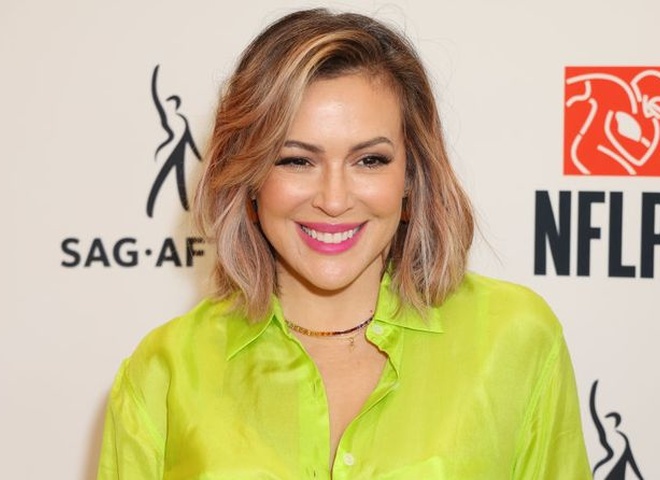 50-річна зірка серіалу «Усі жінки — відьми» Аліса Мілано знялася оголеною у ванні