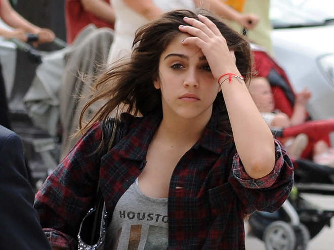 Мадонна и Лурдес