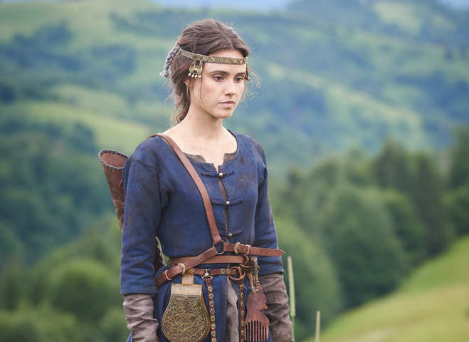 Поппі Дрейтон у фільмі "Захар Беркут"