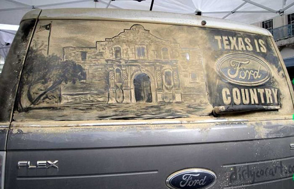 Искусство на грязных стеклах авто