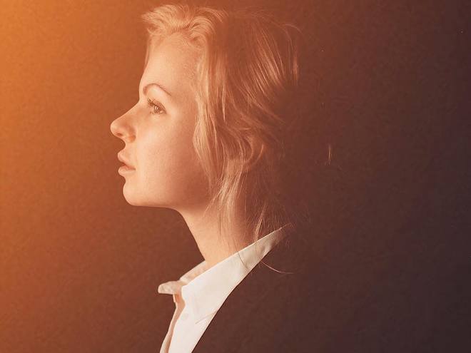 "Спи собі сама": Аліса Вокс записала кавер на відомий хіт "Скрябіна" (аудіо)