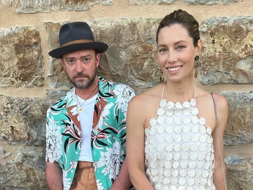 Біл душевно привітала Тімберлейка на його 42-річчя босоногим фото