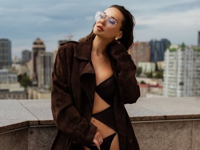 Саліванчук у відвертій білизні знялася на даху багатоповерхівки