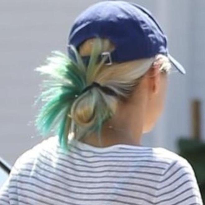 Мила Кунис покрасилась в блонд