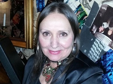 87-річна акторка «Тіней забутих предків» розповіла про роман з молодшим на 25 років чоловіком