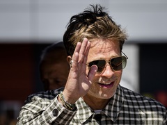 Бред Пітт здійснив рідкісний вихід на червону доріжку зі своєю дівчиною Інес де Рамон