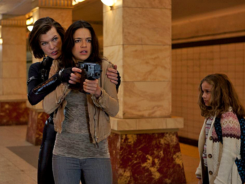 Кадри з фільму Оселя зла 5