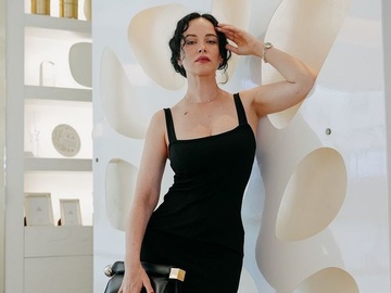 Астаф'єва відповіла на чутки про вагітність, показавши селфі у купальнику