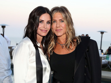 Зірки «Друзів» Еністон та Кокс возз'єдналися та зробили спільне селфі