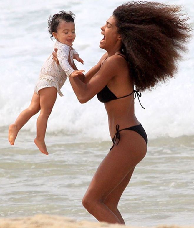 Тина Кунаки с дочерью