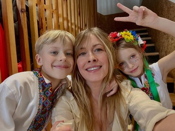 Уперше в житті окремо: Олена Кравець показала, як її діти-двійнята зустріли 10-річчя