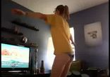 Парень заснял свою подругу играющую в Nintendo Wii Fit   