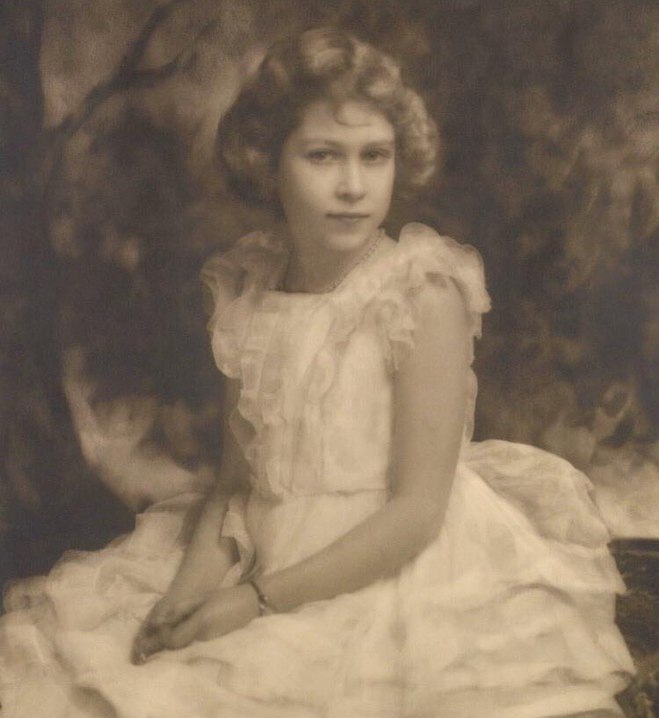 15 архивных фото Елизаветы II, которые ты редко где увидишь