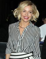Образ дня: Сиенна Миллер в Altuzarra