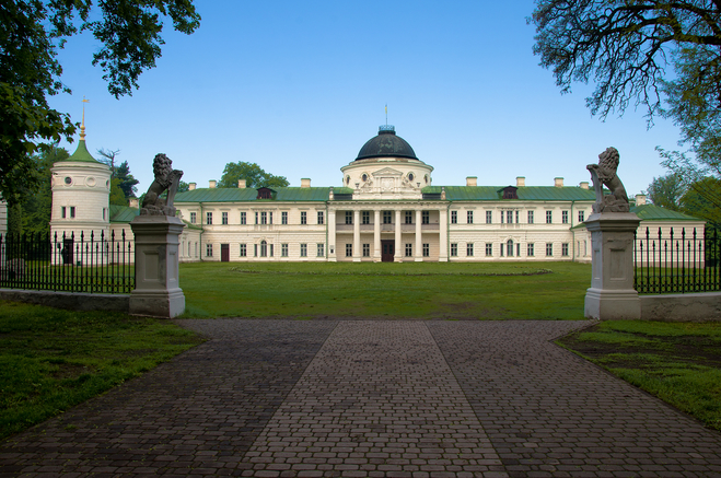 Цікаві місця України: найкрасивіші замки, палаци та фортеці