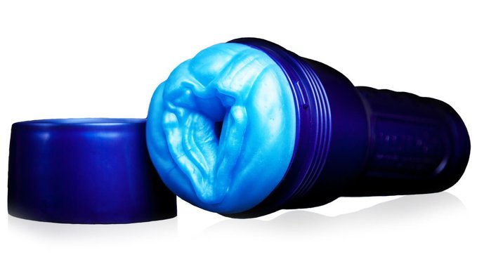 Вампірський вібратор і Скляний язик: ТОП-10 секс-іграшок до Хеллоуїну