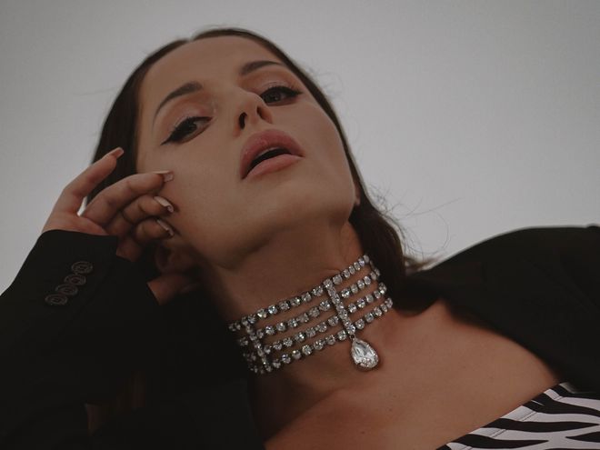 Альона Крутієнко розпочала сольну кар'єру