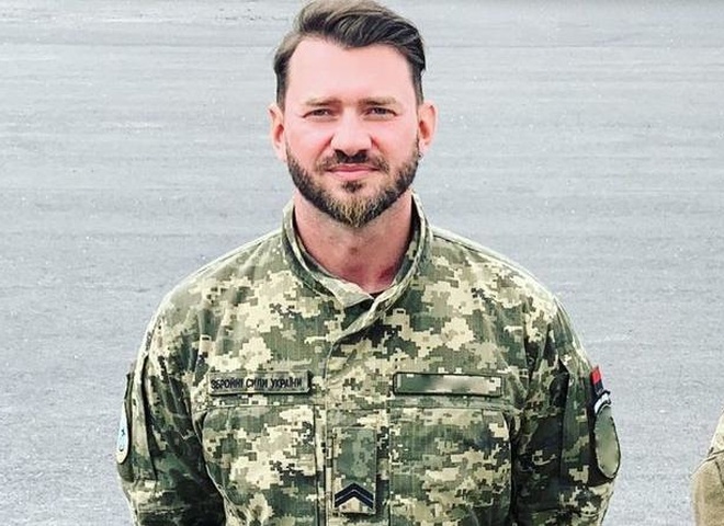 Хореограф-військовий Дікусар на новому фото «одягнув костюм» для Трампа