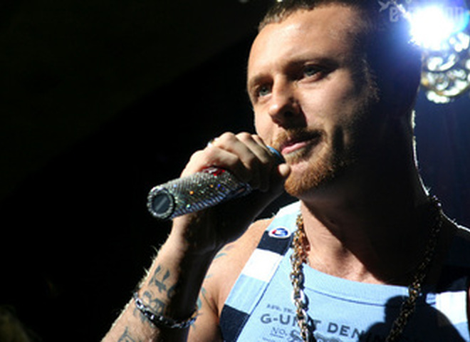 Видимо, от такого ревнивца спасался Larson