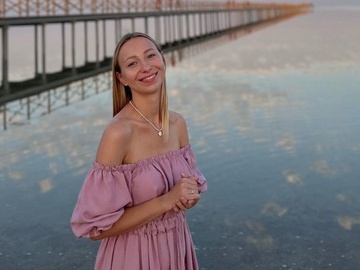 «Набагато приємніше дивитися в дзеркало»: Репяхова показала, як змінилася її фігура за три тижні тренувань