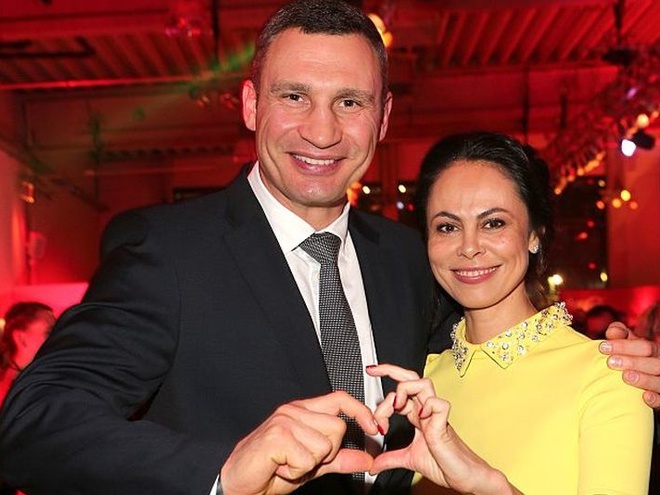 Колишня дружина Віталія Кличка показала, який вигляд мала 23 роки тому