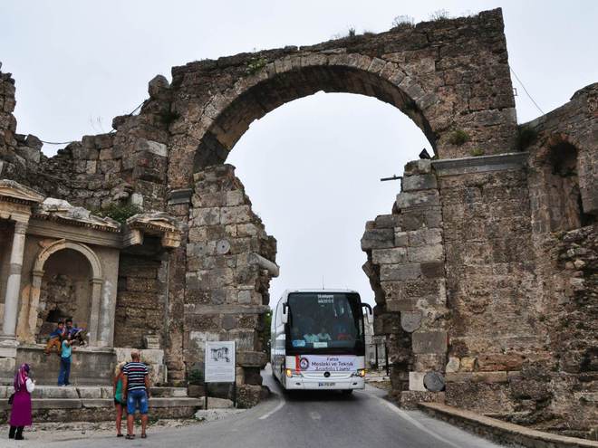 Многоликая Турция: старые улицы Анталии, Дюденский водопад и античный Сиде