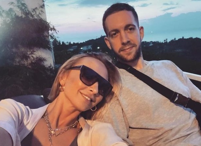 Ірина Сопонару з «Жіночого кварталу» зробила селфі з нареченим-британцем під час прогулянки Києвом