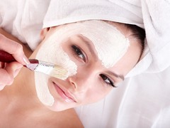 Під час перебування на сонці користуся косметикою для безпечної засмаги.