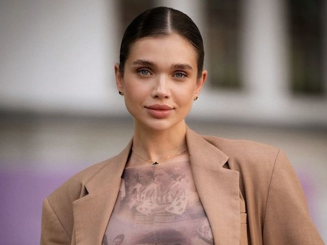 Блогерка Саша Бо похвалилася новим тату на всю спину