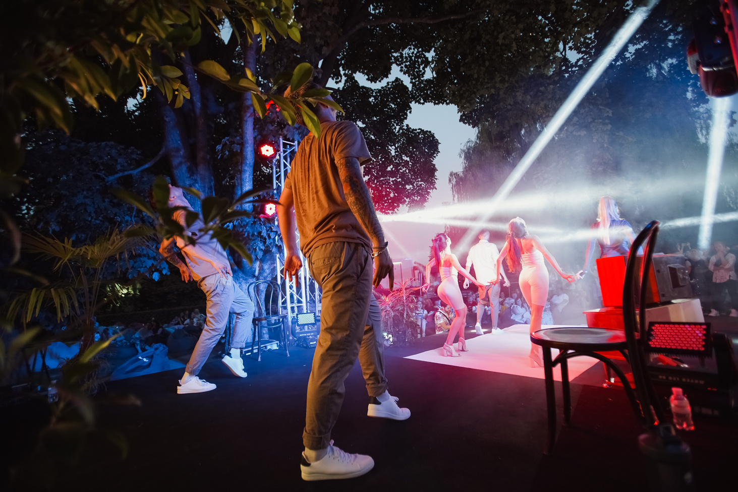 Киевская Точка G: On I Ona впервые создали иммерсивное шоу в ботсаду