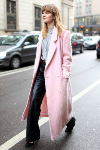 Пальта та шуби в кольорах Pantone: street style